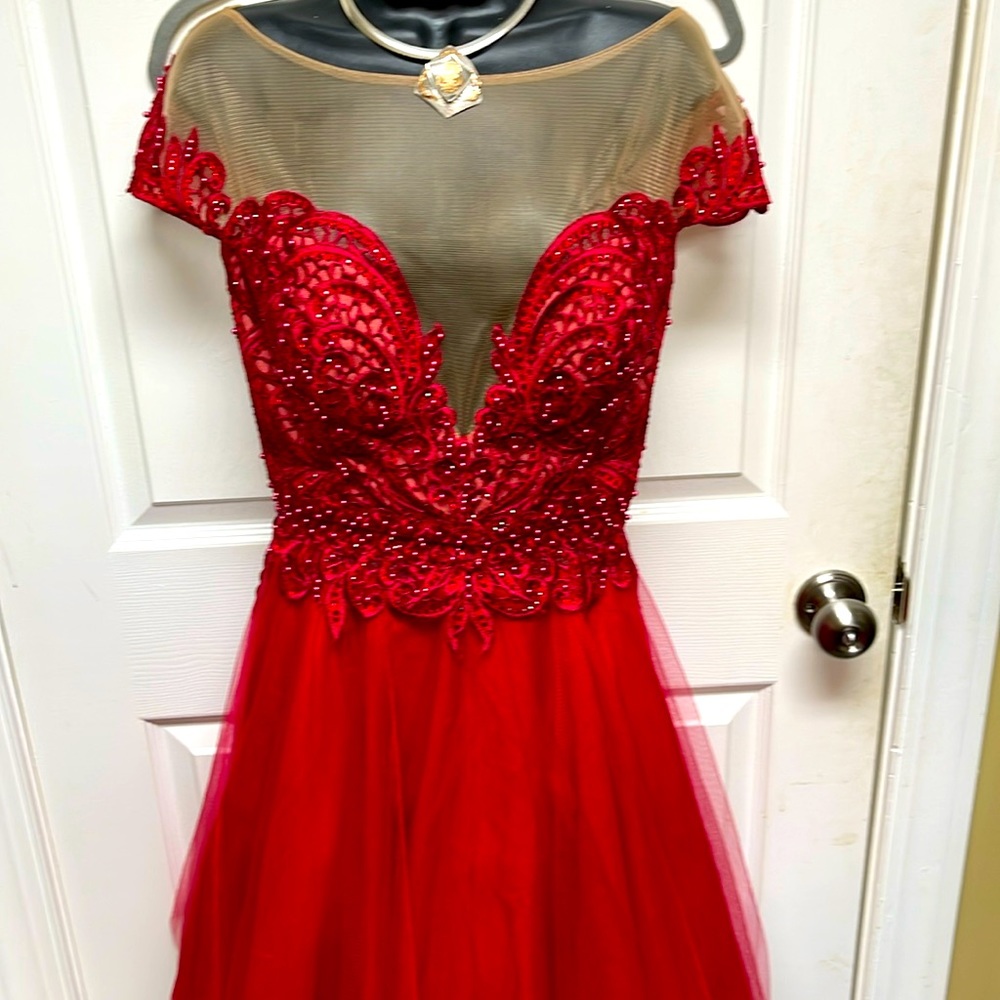 Christmas Red sequins mid length 21 inches pit to pit - Picture 1 of 12